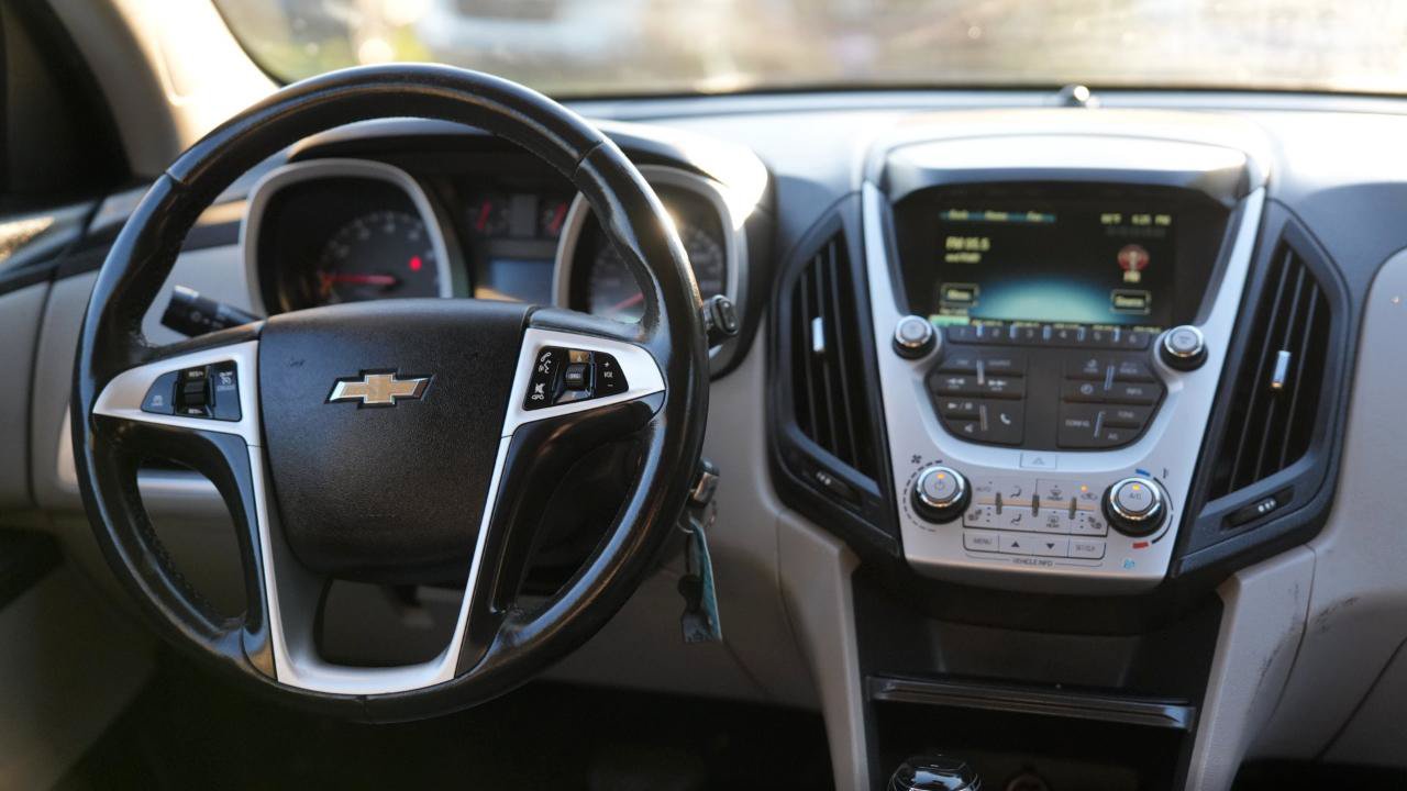Used 2016 Chevrolet Equinox LT w/ Convenience Package AWD/4WD image 11