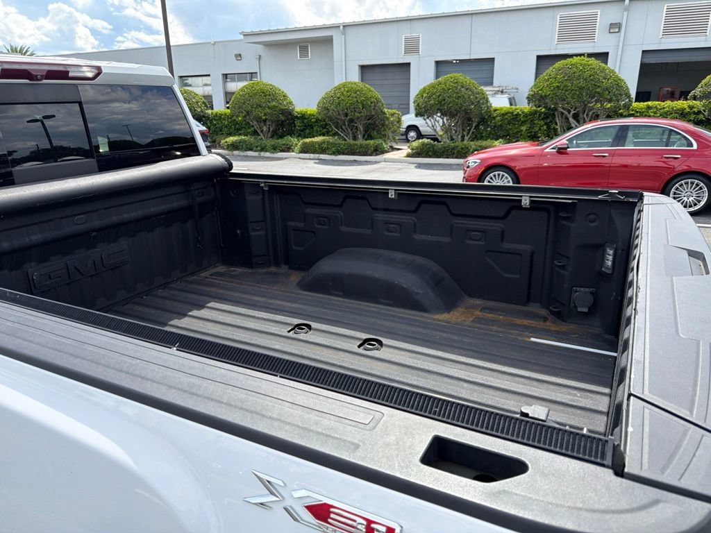Used 2023 GMC Sierra 2500 SLT w/ SLT Premium Package AWD/4WD image 9