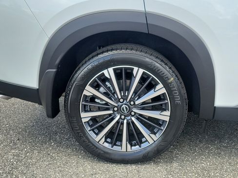 New 2026 Nissan Pathfinder Platinum FWD image 5