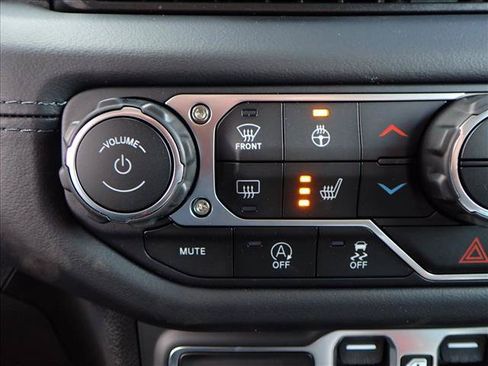 Used 2025 Jeep Wrangler Unlimited Rubicon w/ Convenience Group AWD/4WD image 18