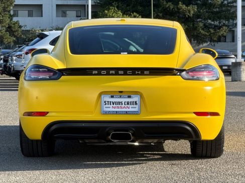 Used 2022 Porsche 718 Cayman RWD image 4