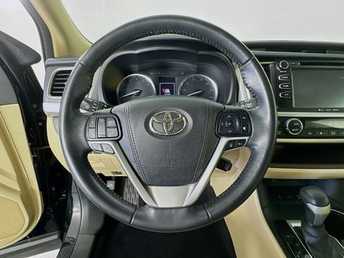 Certified 2017 Toyota Highlander XLE AWD/4WD image 11