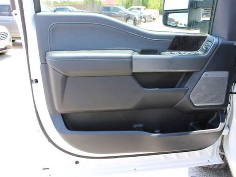 Used 2023 Ford F250 Lariat w/ Lariat Ultimate Package AWD/4WD image 13