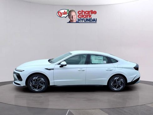 New 2026 Hyundai Sonata SEL FWD image 2