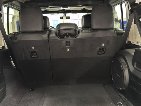 Used 2020 Jeep Wrangler Unlimited Sahara w/ Dual Top Group AWD/4WD image 8