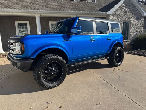 Used 2023 Ford Bronco Outer Banks image 2