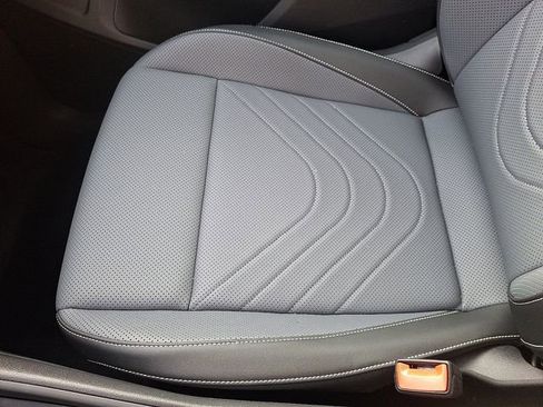 Certified 2025 Volkswagen Tiguan SE w/ Panoramic Sunroof Package image 26