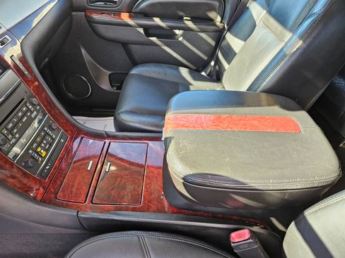 Used 2011 Cadillac Escalade ESV Premium image 13