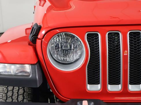Used 2022 Jeep Wrangler Unlimited Sahara w/ Cold Weather Group AWD/4WD image 11
