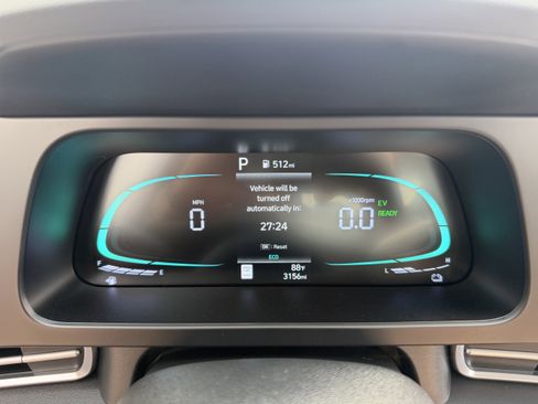 Certified 2025 Hyundai Elantra Hybrid FWD image 30