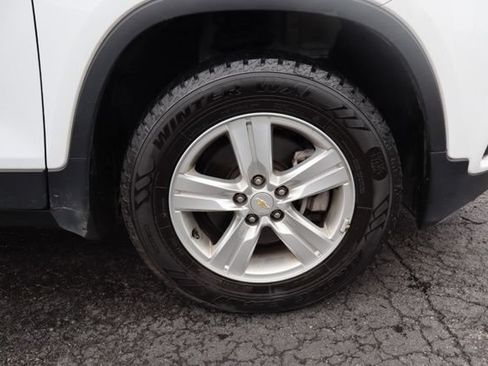 Used 2022 Chevrolet Trax LT w/ LT Convenience Package AWD/4WD image 37