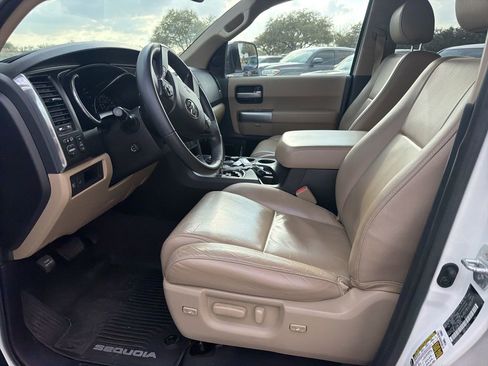 Used 2021 Toyota Sequoia Limited w/ Safety & Convenience Package image 12