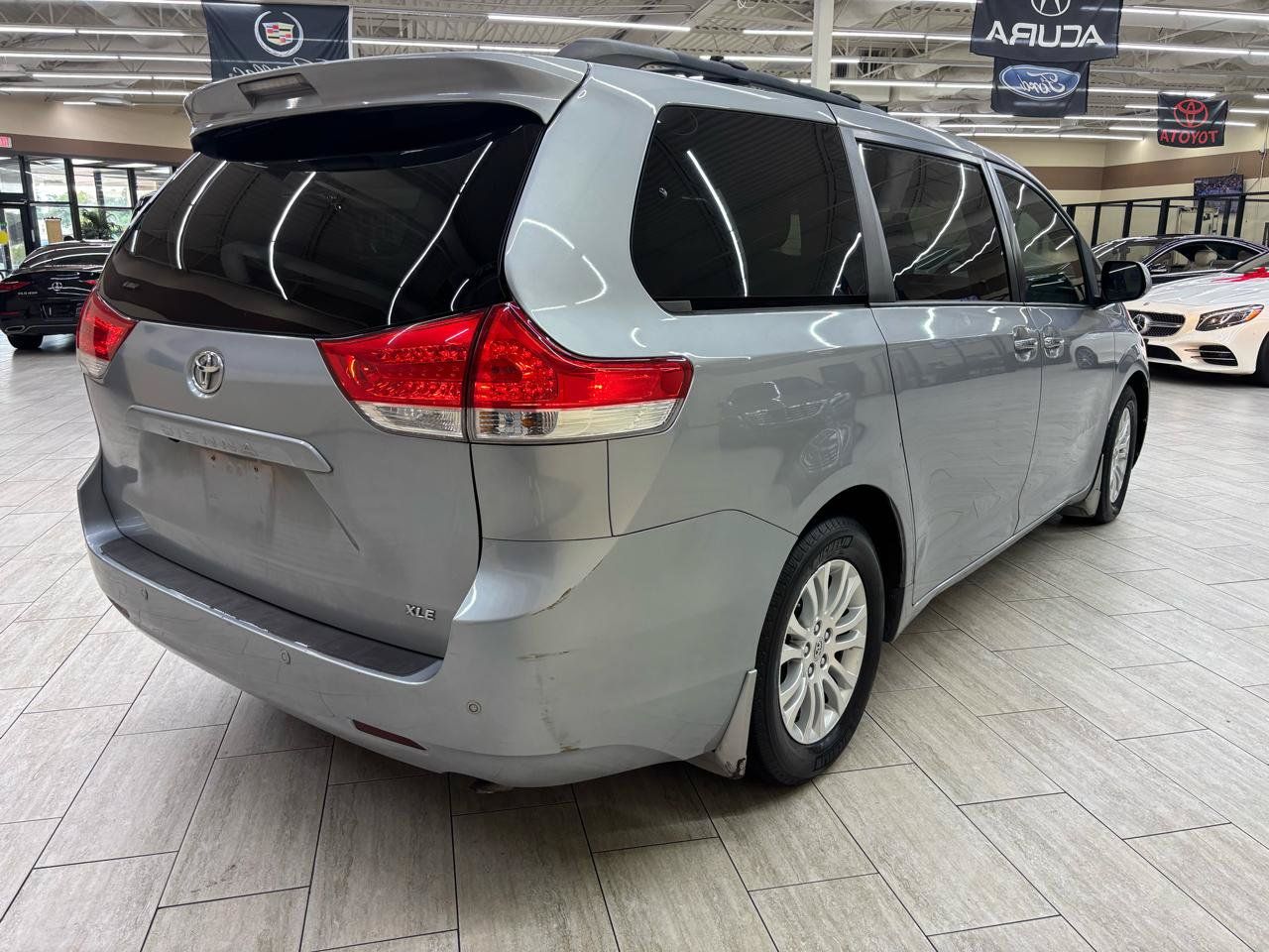 Used 2012 Toyota Sienna XLE w/ XLE Navigation Pkg FWD image 11