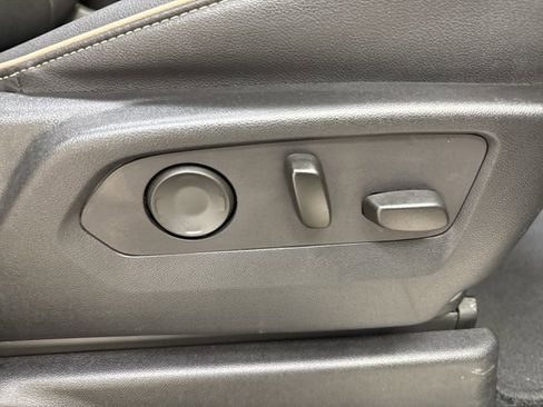 Used 2023 GMC Yukon SLT w/ SLT Premium Package AWD/4WD image 35