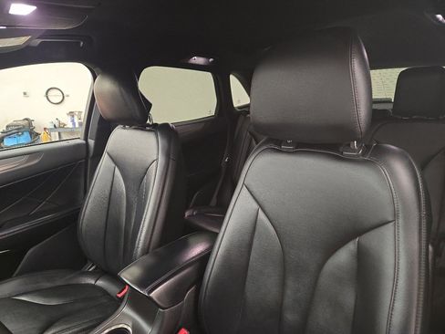 Used 2017 Lincoln MKC Premiere image 11