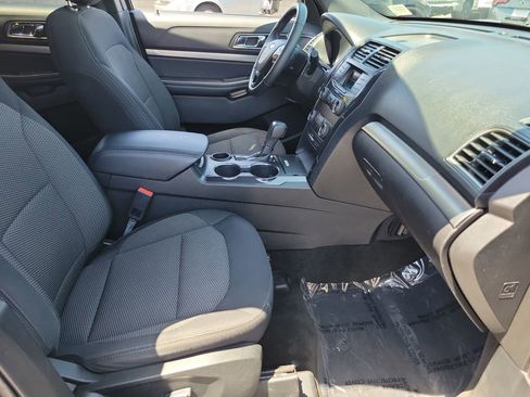 Used 2018 Ford Explorer XLT FWD image 19