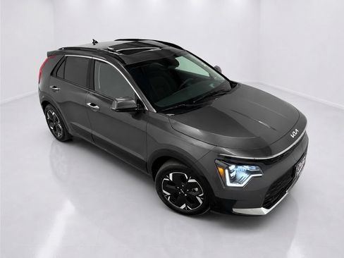 Used 2024 Kia Niro Wave w/ Wave Preserve Package FWD image 5