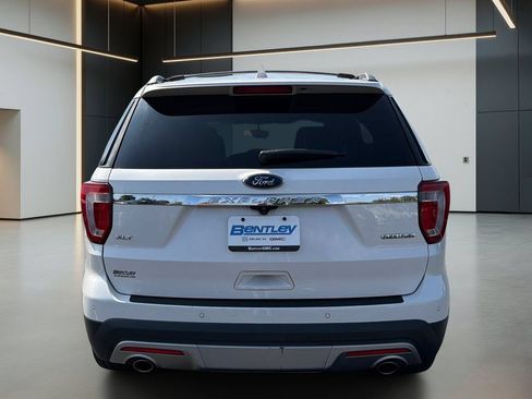 Used 2016 Ford Explorer XLT w/ Equipment Group 202A FWD image 5