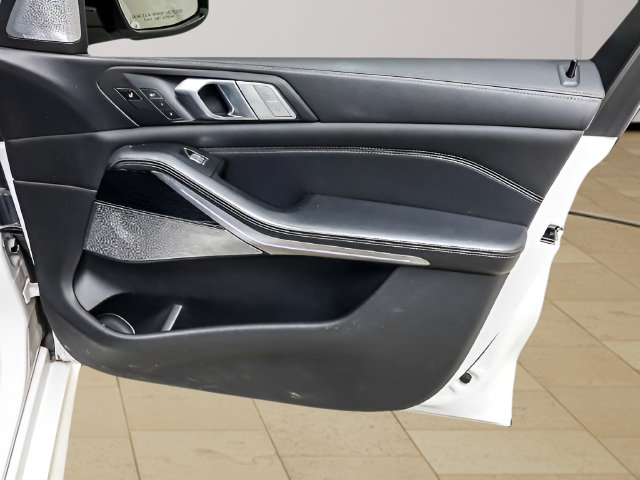 Used 2020 BMW X7 M50i AWD/4WD image 31
