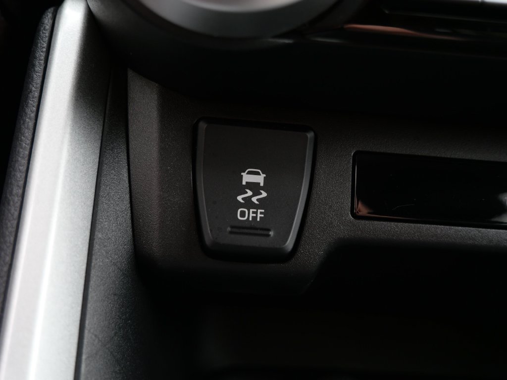 Certified 2025 Toyota RAV4 LE AWD/4WD image 29
