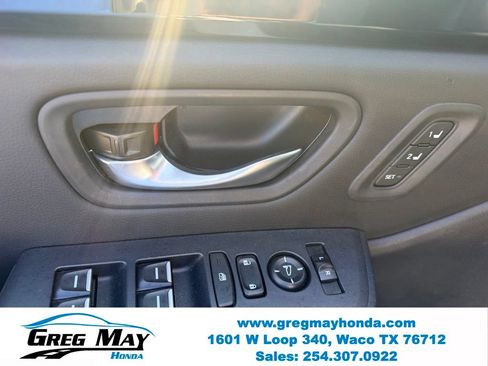 Used 2025 Honda Pilot Touring image 11