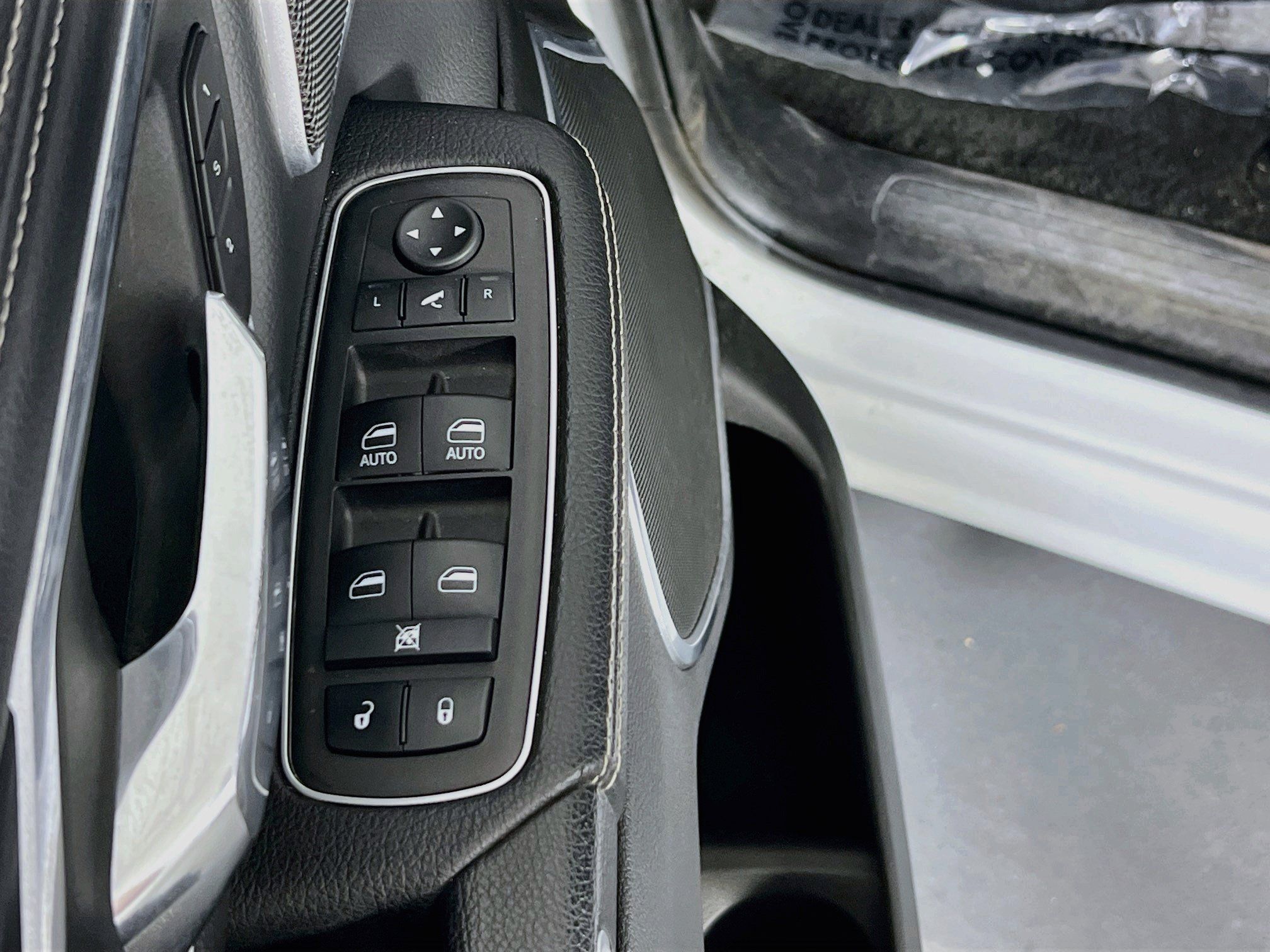 Used 2023 RAM 1500 Laramie AWD/4WD image 18