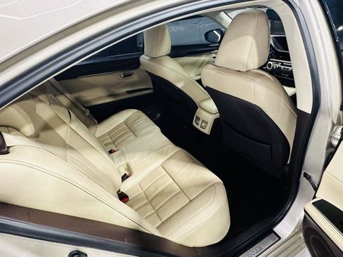 Used 2018 Lexus ES 350 w/ Luxury Package w/Wood Trim FWD image 39