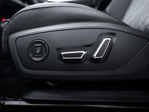 New 2025 Audi SQ6 e-tron Premium Plus image 17