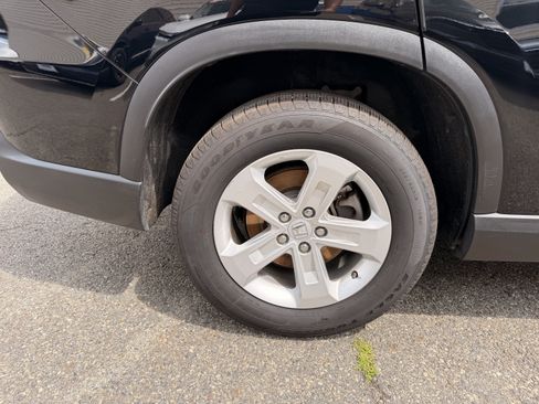 Used 2023 Honda Pilot LX image 8