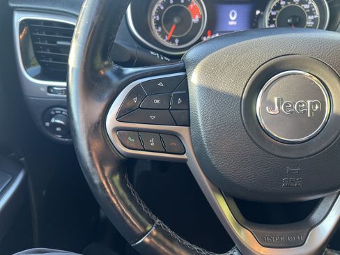 Used 2020 Jeep Cherokee Limited AWD/4WD image 16