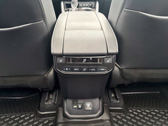 Used 2020 Toyota Highlander Platinum AWD/4WD image 11