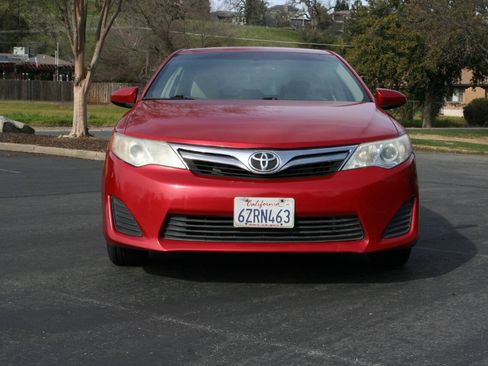 Used 2012 Toyota Camry LE w/ Preferred Accessory Pkg FWD image 5