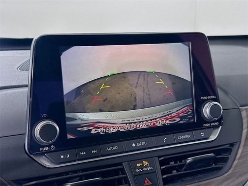 Used 2024 Nissan Altima 2.5 SV image 8