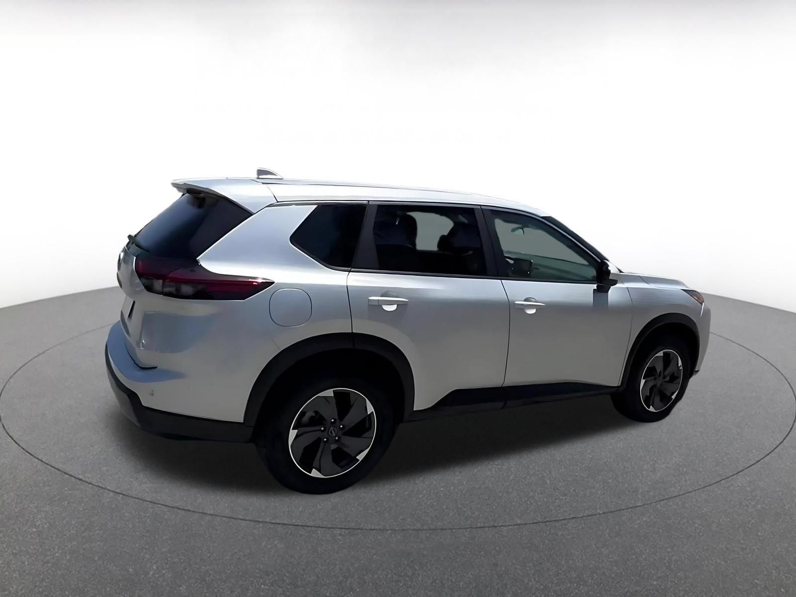 Used 2025 Nissan Rogue SV FWD image 14