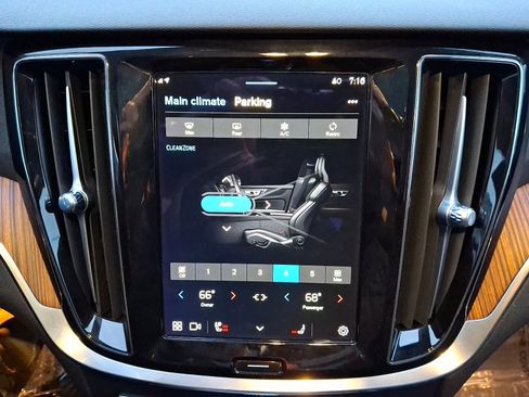 Used 2024 Volvo V60 B5 Cross Country Plus w/ Protection Package Premier AWD/4WD image 18