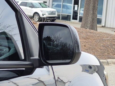 Used 2018 Chevrolet Colorado ZR2 image 15