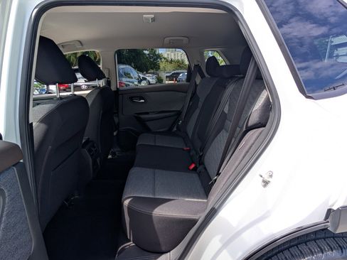 Used 2021 Nissan Rogue SV image 11