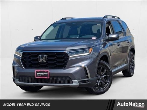 New 2025 Honda Pilot Touring image 1