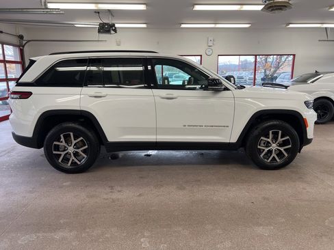 New 2025 Jeep Grand Cherokee Limited image 31