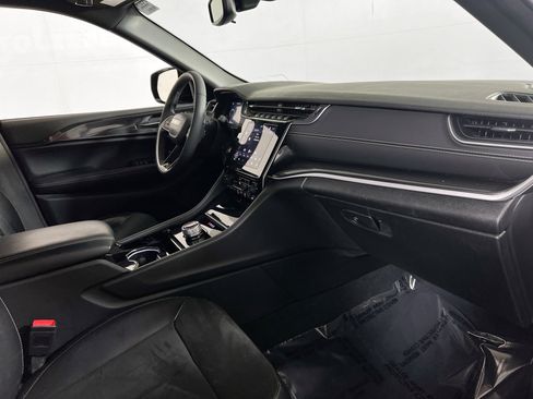 Used 2023 Jeep Grand Cherokee Altitude image 27