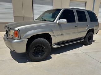 Used 2000 Cadillac Escalade 4WD video 1