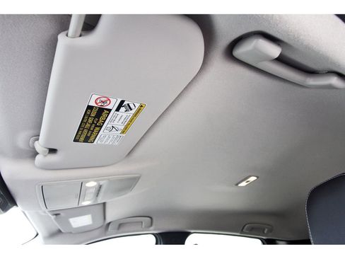 Certified 2025 Nissan Kicks SR image 29