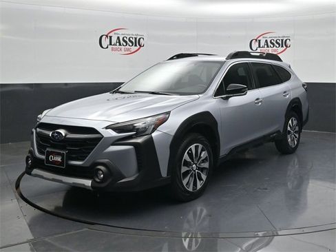 Used 2023 Subaru Outback Limited image 3