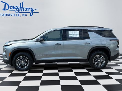 New 2026 Chevrolet Traverse LT w/ Driver Confidence Package FWD image 2