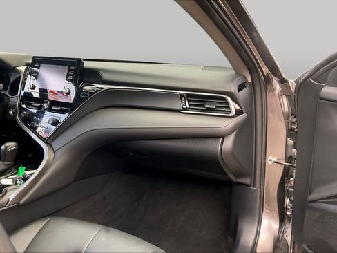 Used 2023 Toyota Camry SE w/ Convenience Package FWD image 18
