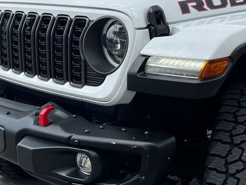Used 2024 Jeep Gladiator Rubicon AWD/4WD image 28