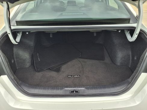 Used 2025 Nissan Altima 2.5 SV FWD image 11