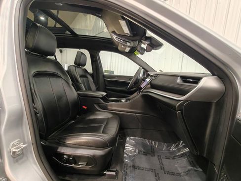 Used 2024 Jeep Grand Cherokee L Limited w/ Luxury Tech Group II image 28