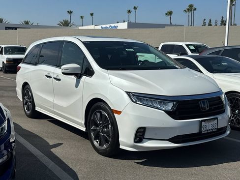 Used 2022 Honda Odyssey Elite image 2