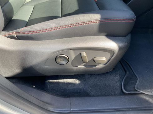 Used 2024 Chevrolet Traverse RS image 69